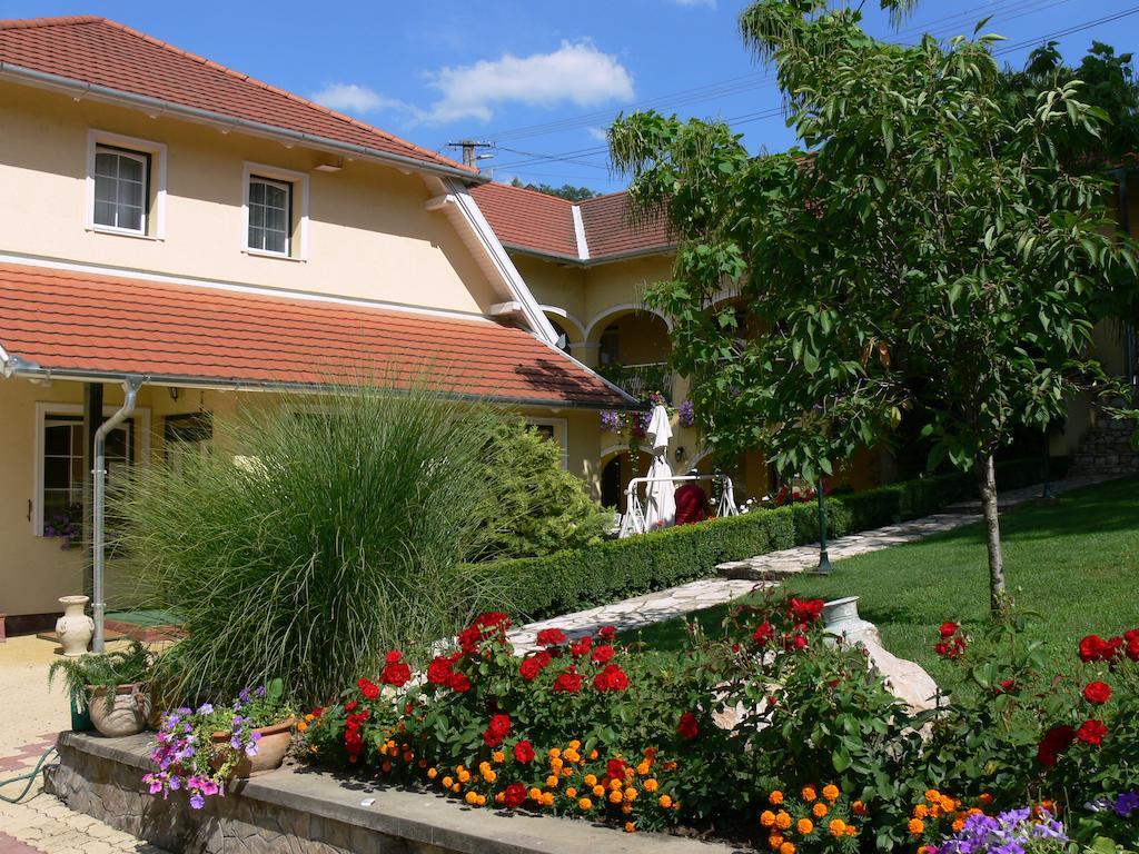 Harsfa Szallo Tamási Exterior foto